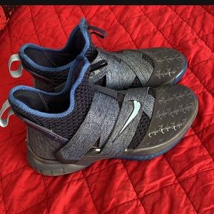 Nike Lebron James Witness 12, Size 7.5